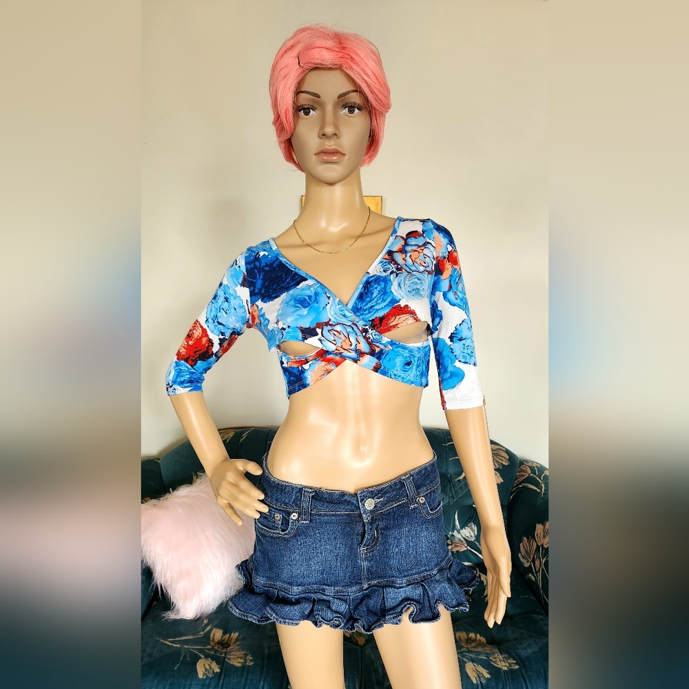 Floral Super Crop Top - Blue, White, Red - Mid Length Sleeves - Crossover